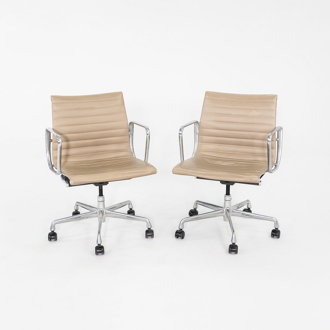 Aluminum Group Management Desk Chair, Model EA335