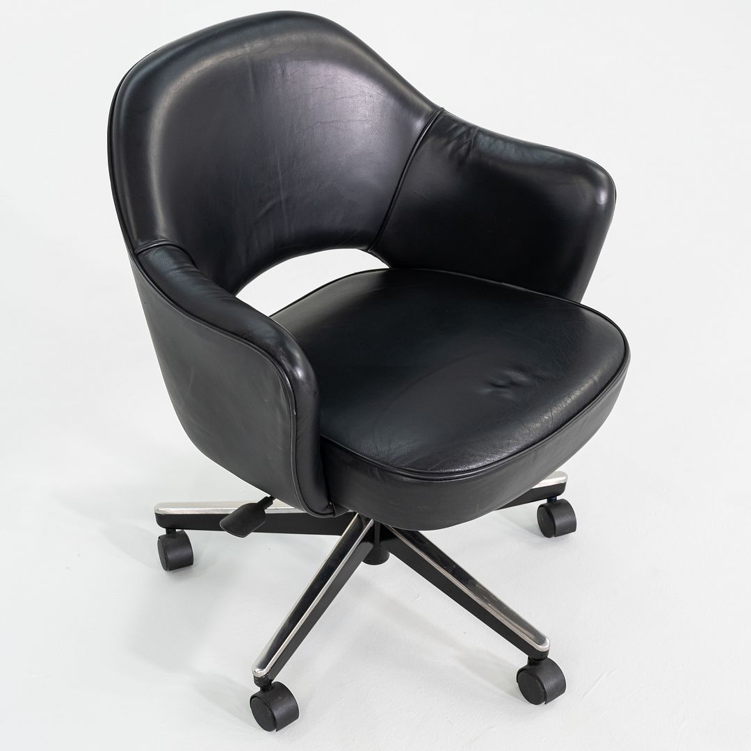 Saarinen Executive Swivel Arm Chair