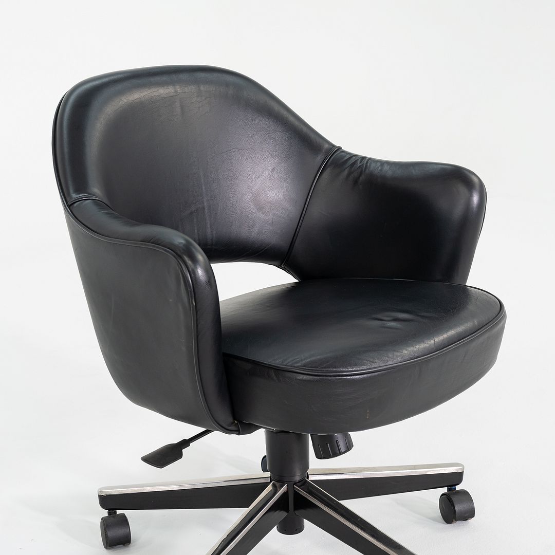 Saarinen Executive Swivel Arm Chair
