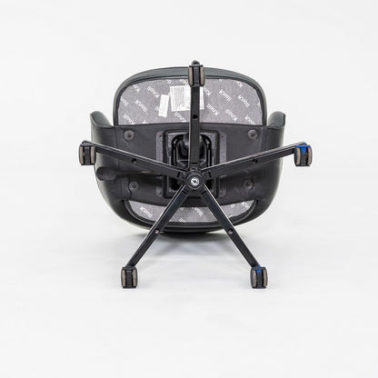 Saarinen Executive Swivel Arm Chair