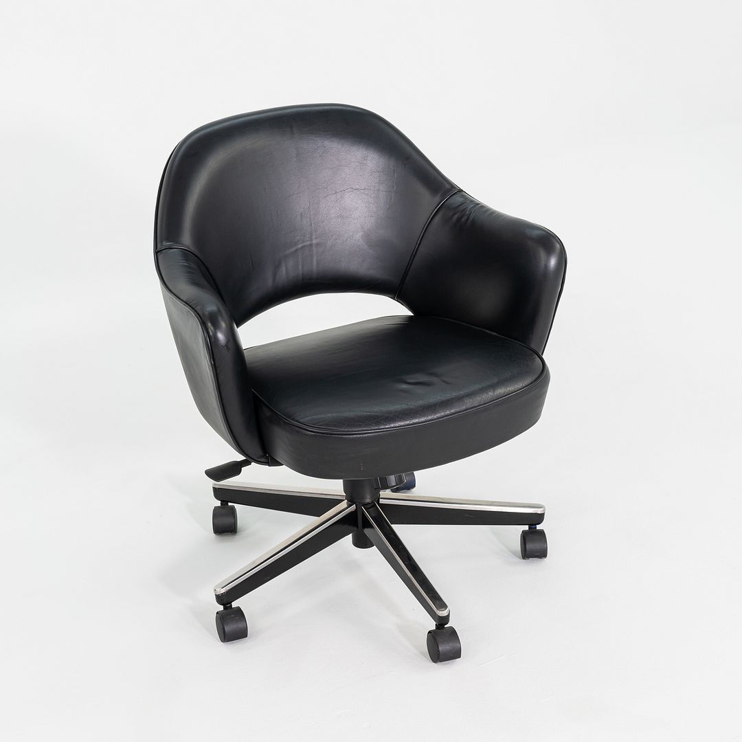 Saarinen Executive Swivel Arm Chair