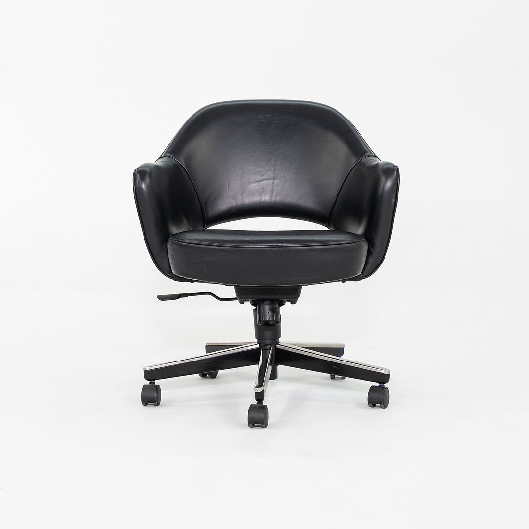 Saarinen Executive Swivel Arm Chair