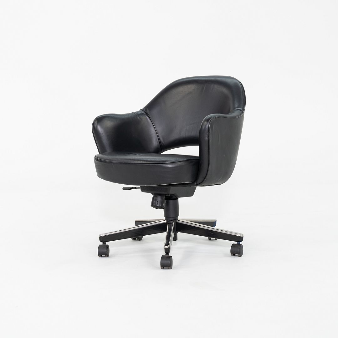 Saarinen Executive Swivel Arm Chair
