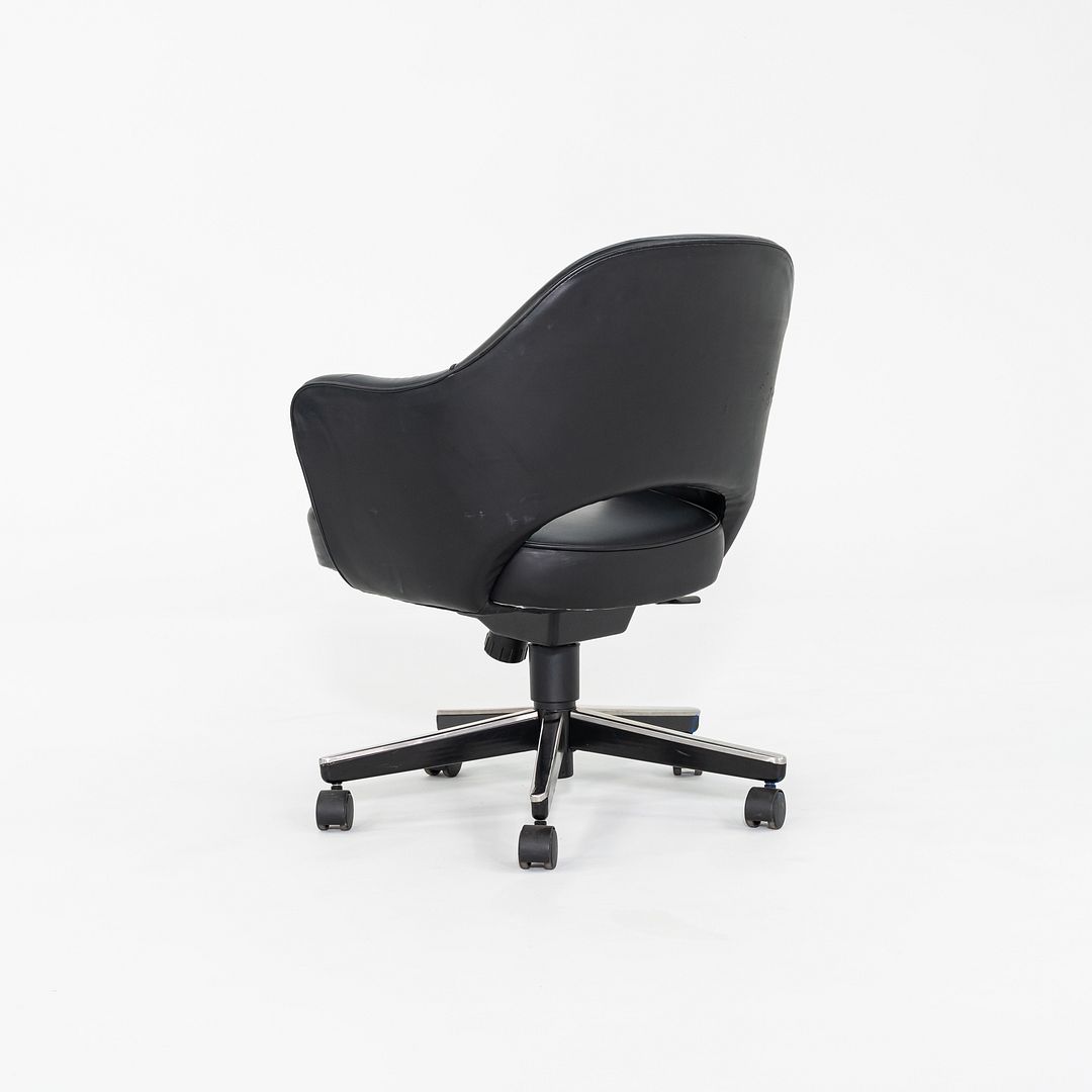 Saarinen Executive Swivel Arm Chair