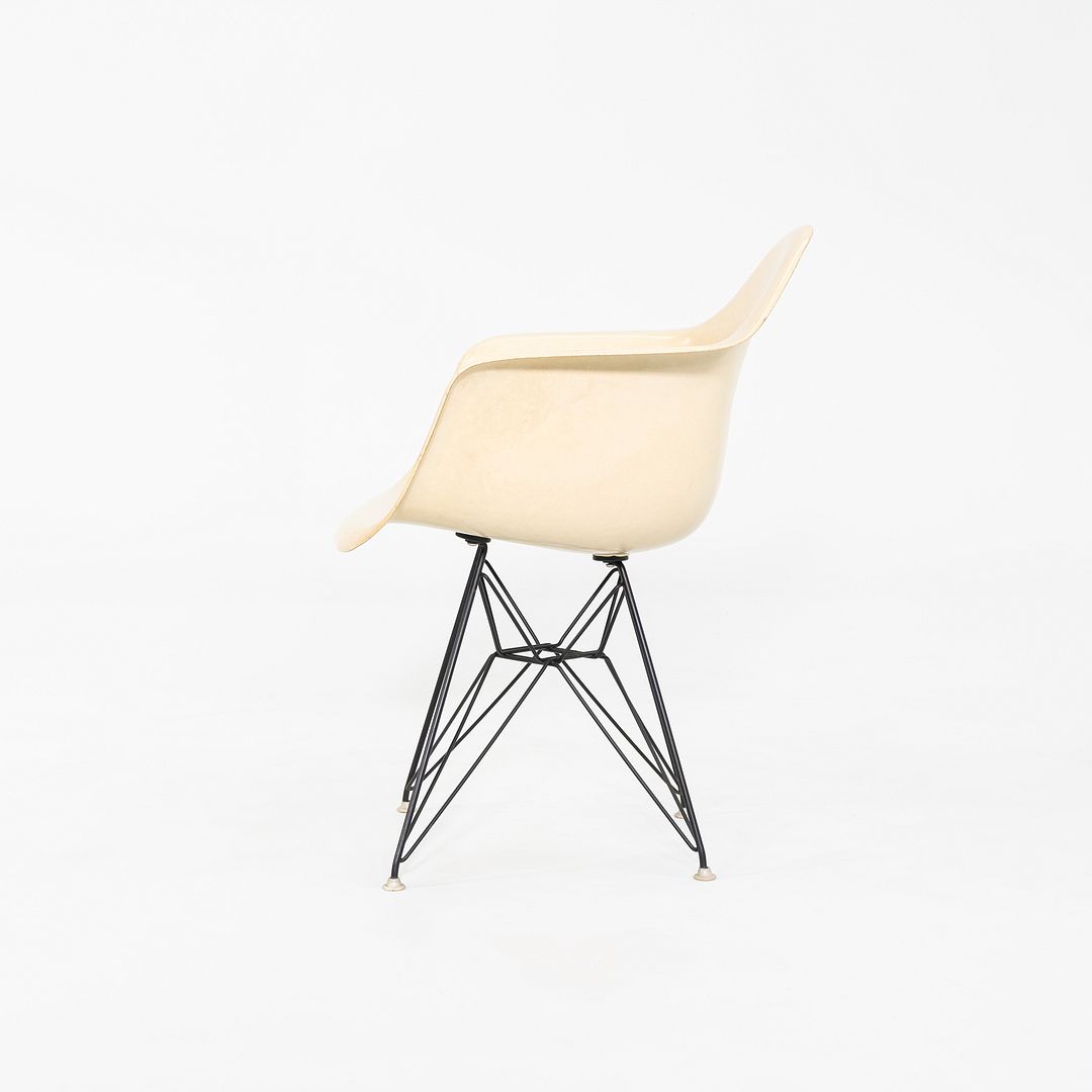 DAR Armchair