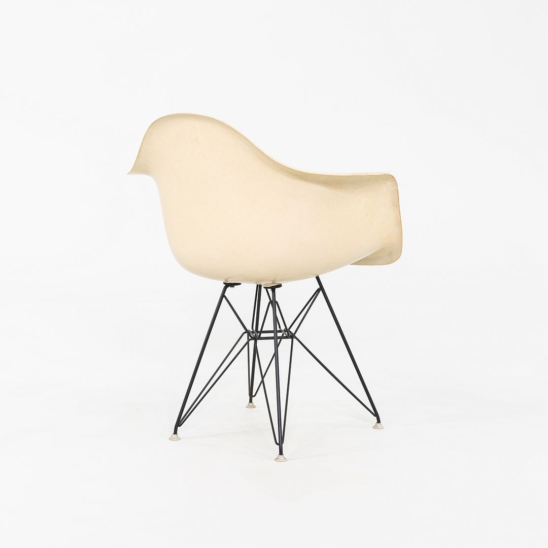 DAR Armchair