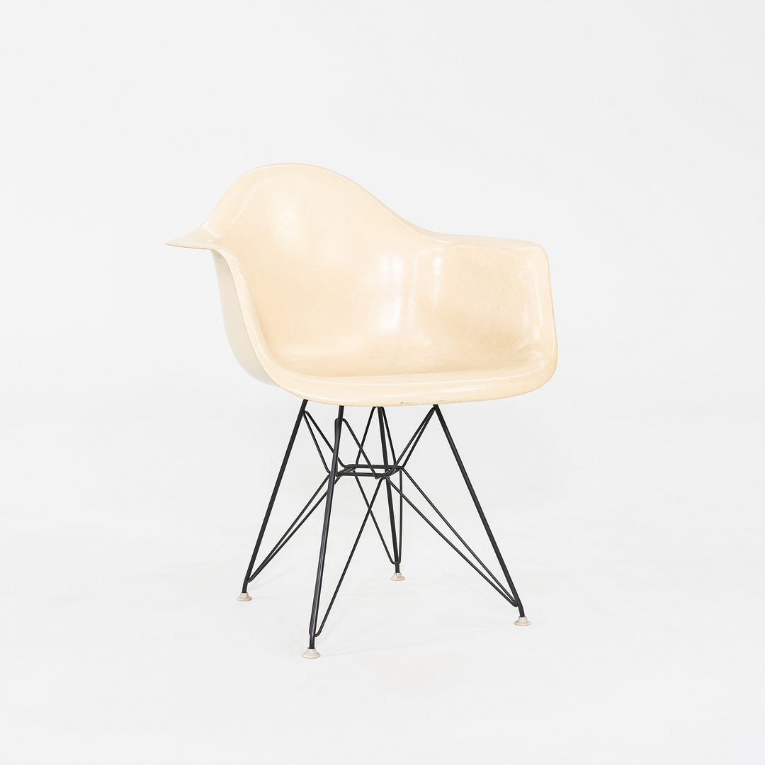 DAR Armchair