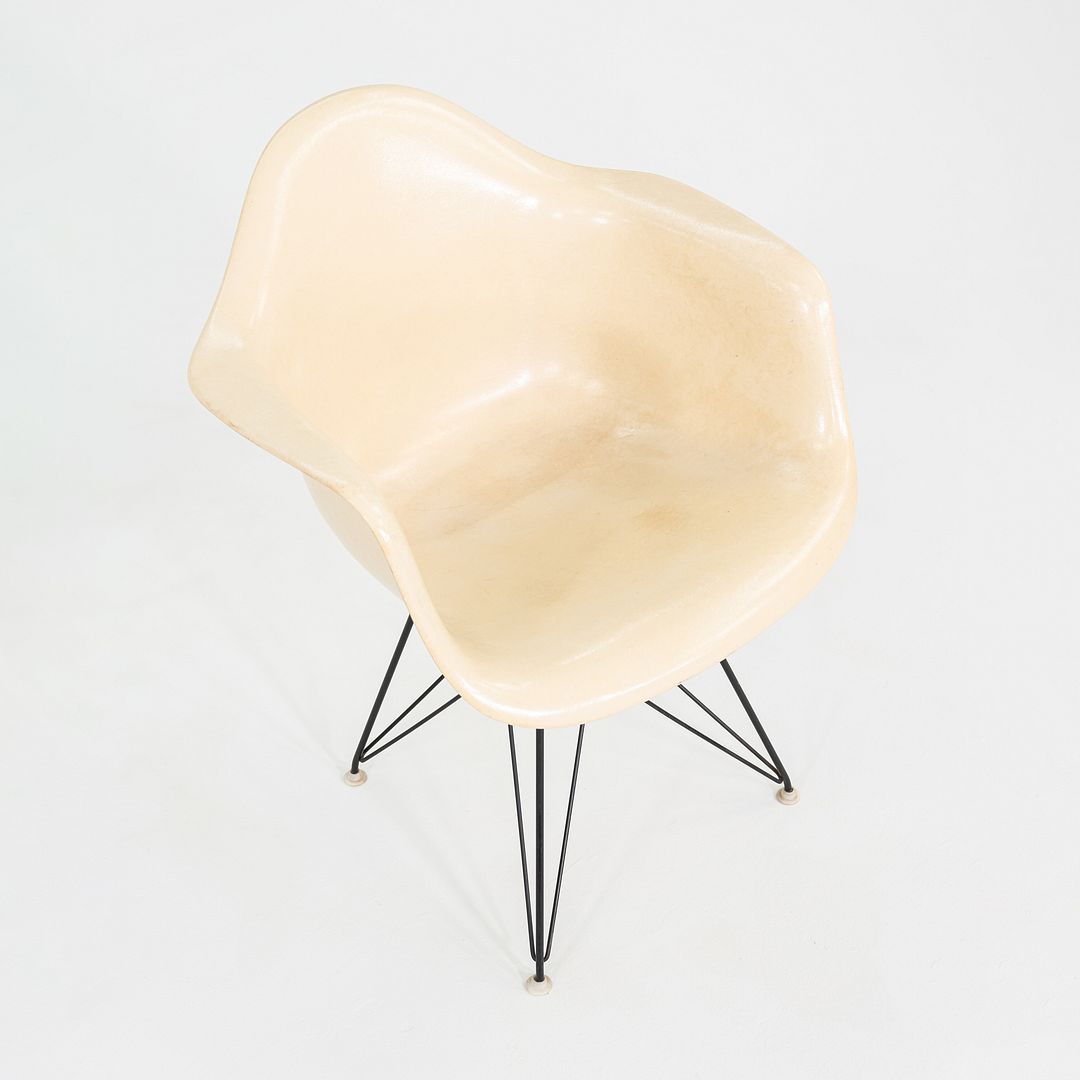 DAR Armchair