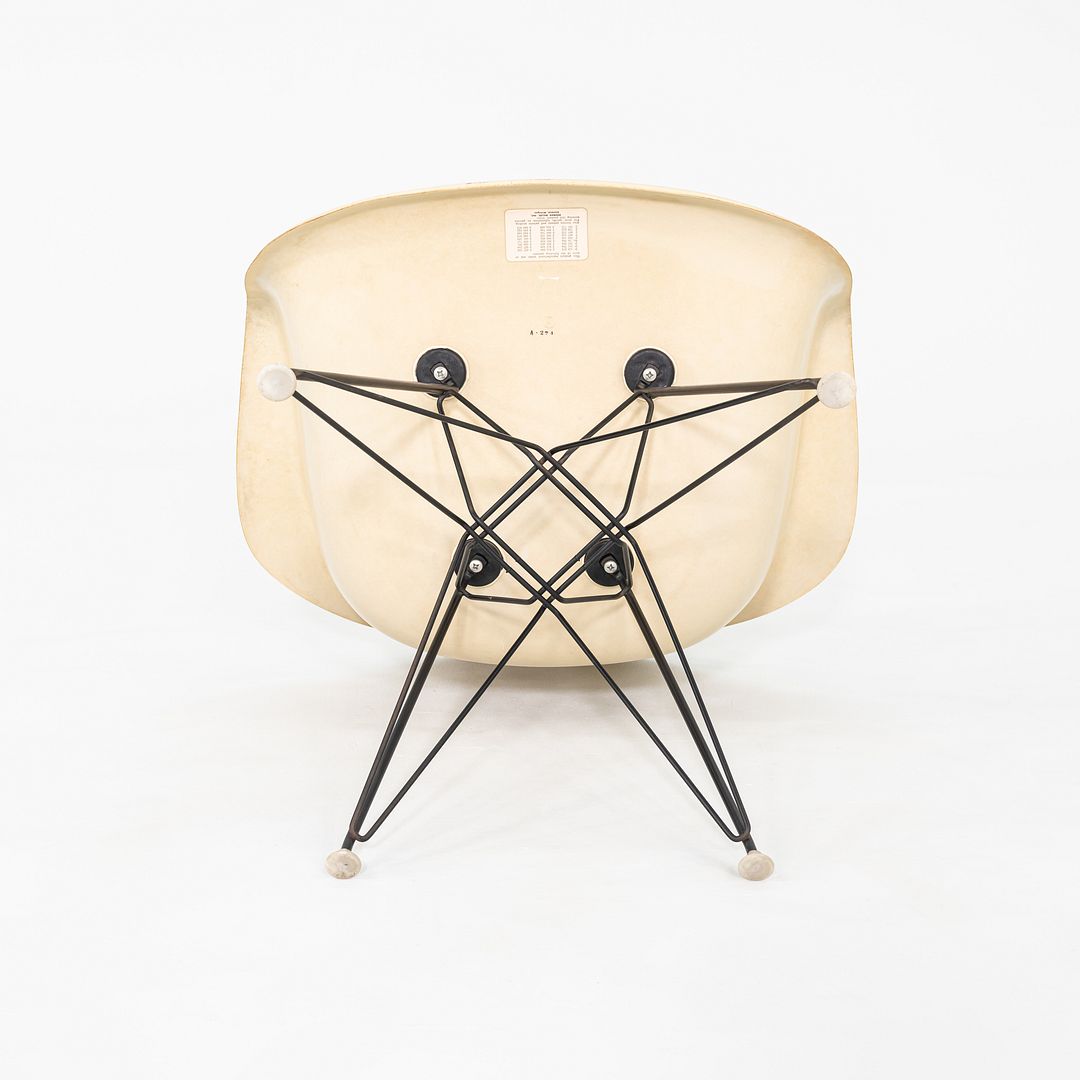 DAR Armchair