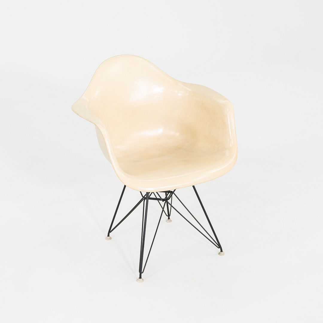 DAR Armchair