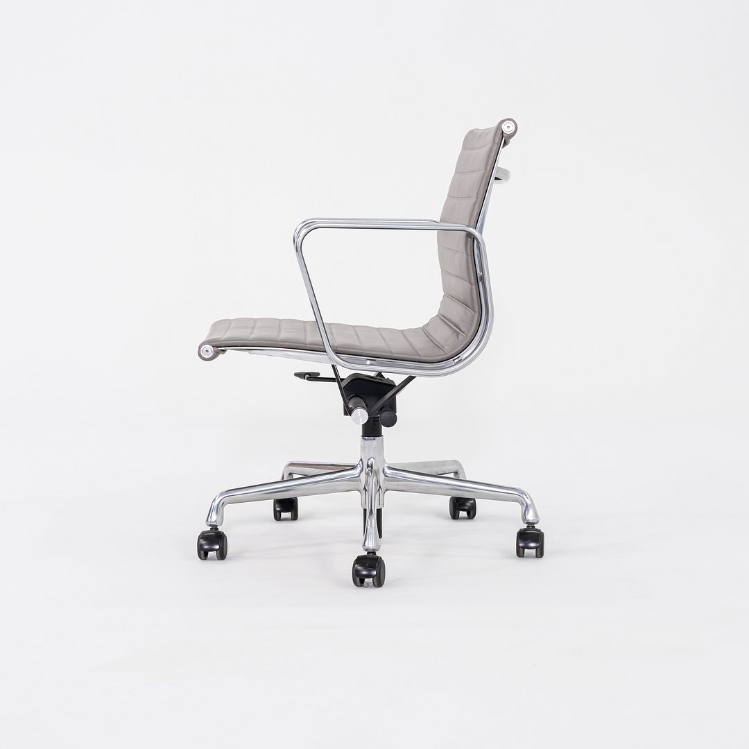 Eames Aluminum Group Management Desk Chair, Model EA335
