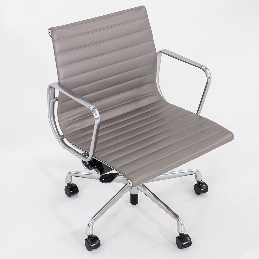 Eames Aluminum Group Management Desk Chair, Model EA335