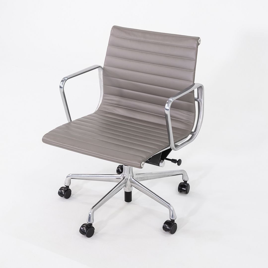 Eames Aluminum Group Management Desk Chair, Model EA335