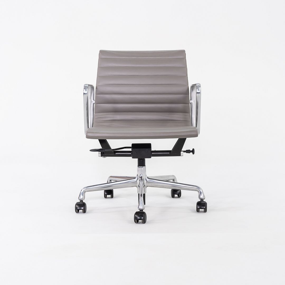 Eames Aluminum Group Management Desk Chair, Model EA335