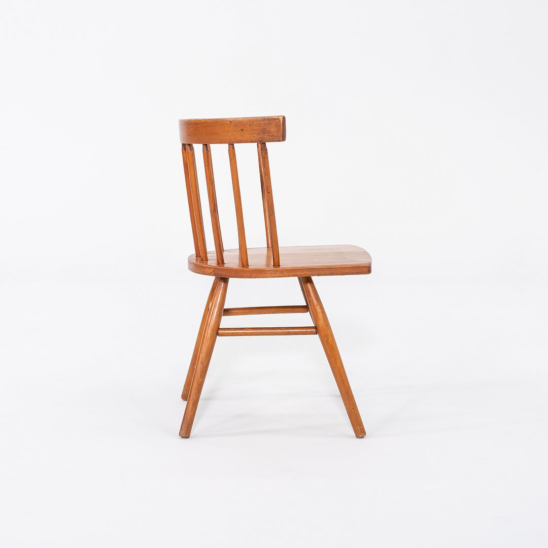 N19 Straight-Back Chair