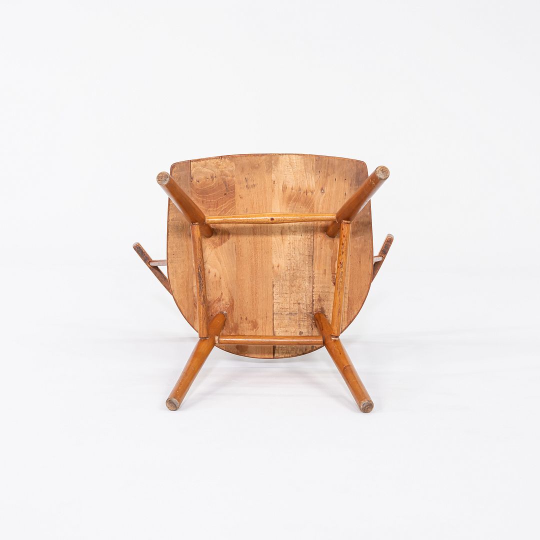 N19 Straight-Back Chair