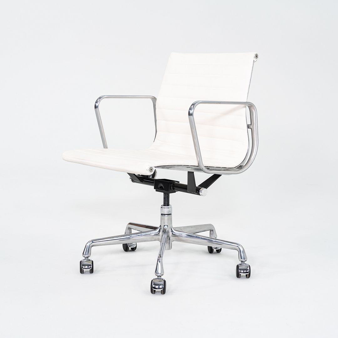 Aluminum Group Management Desk Chair, EA335