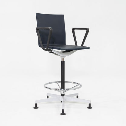 .04 Drafting Stool