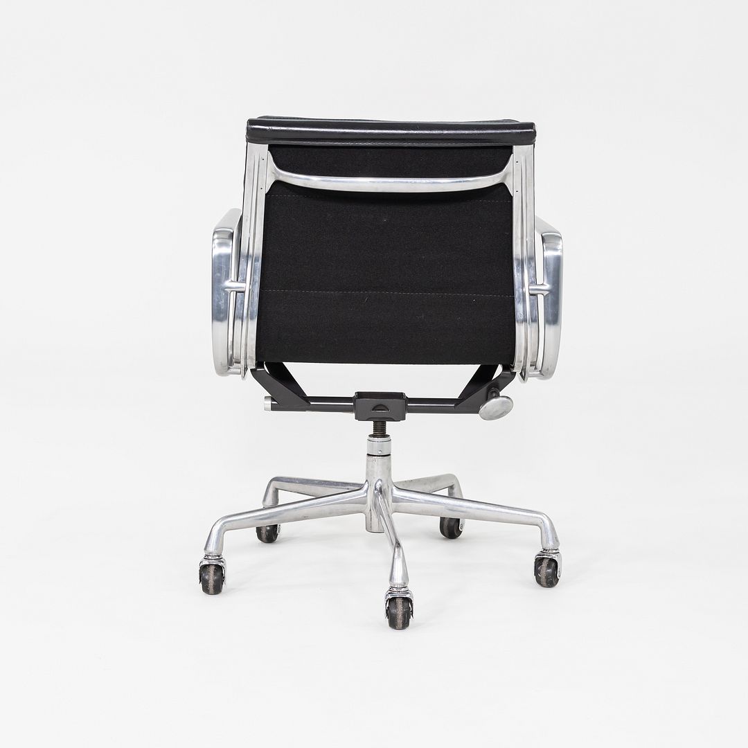 Soft Pad Management Chair, EA435