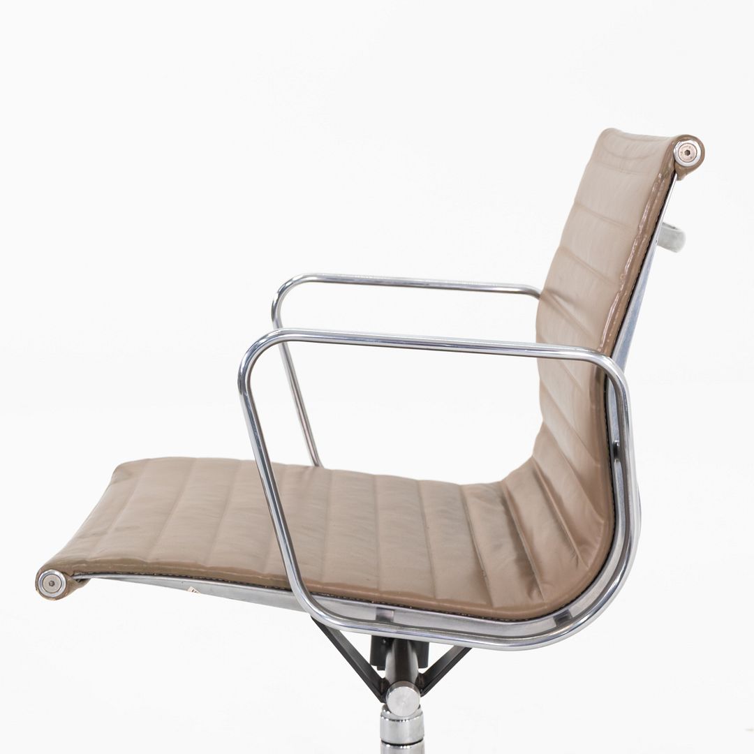 Aluminum Group Management Desk Chair, EA335