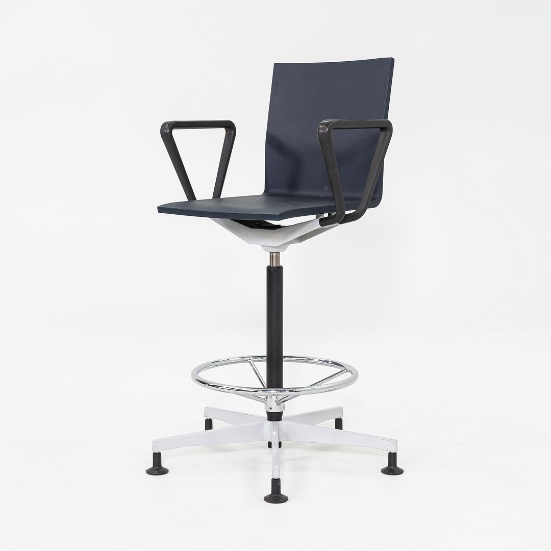 .04 Drafting Stool