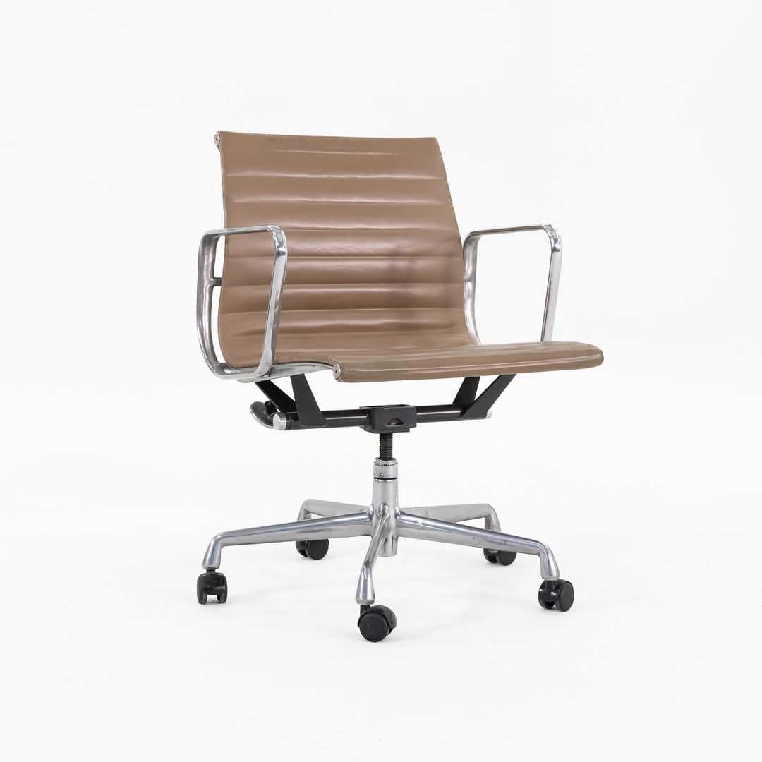 Aluminum Group Management Desk Chair, EA335