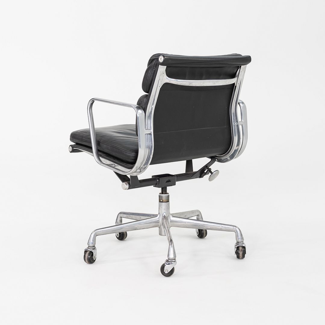 Soft Pad Management Chair, EA435