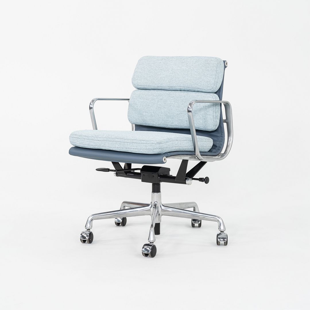 Eames Soft Pad Management Chair, EA435