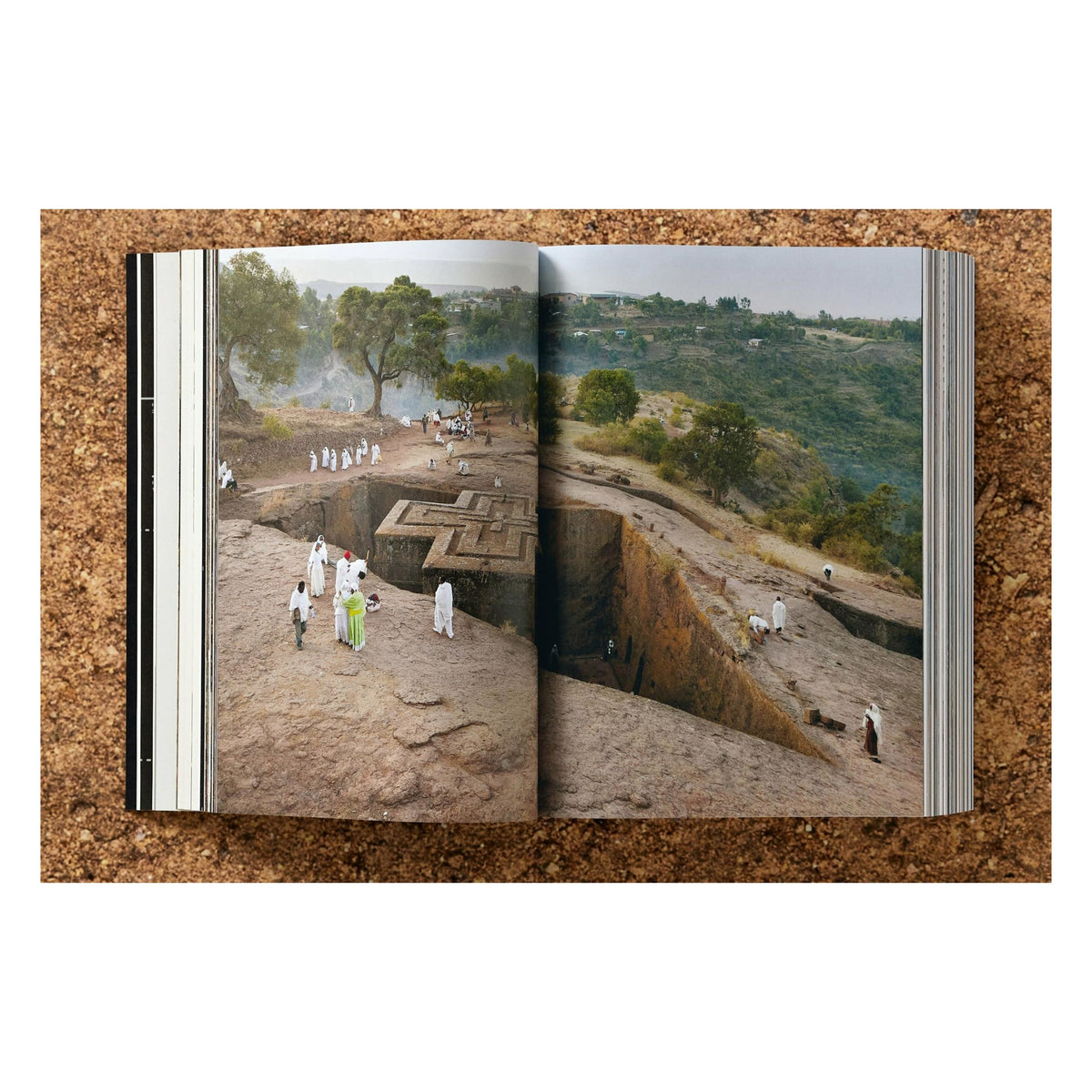 Bjarne Mastenbroek. Dig it! Building Bound to the Ground (English)