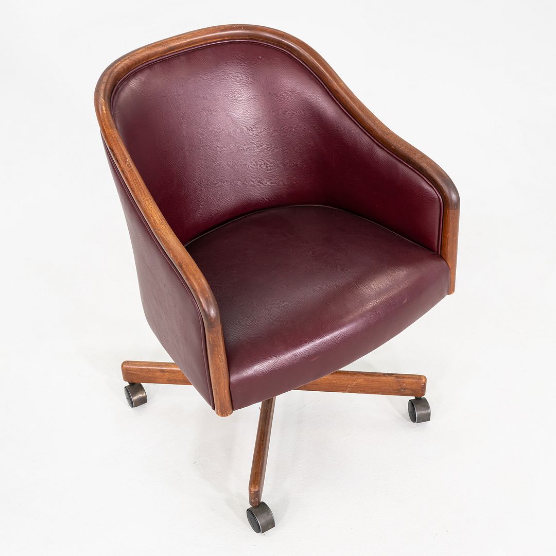Model 1081 Desk Chair