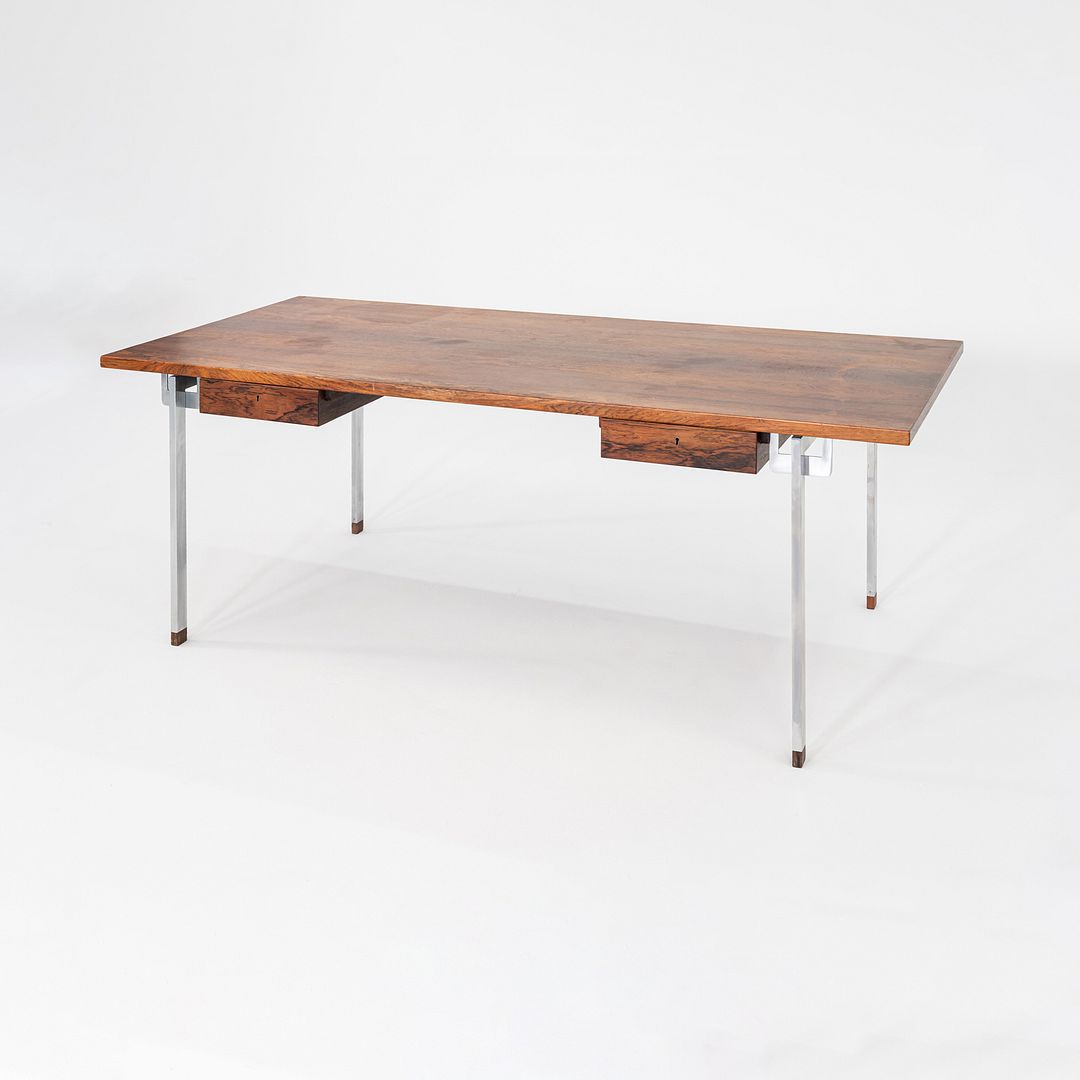 AT325 Desk