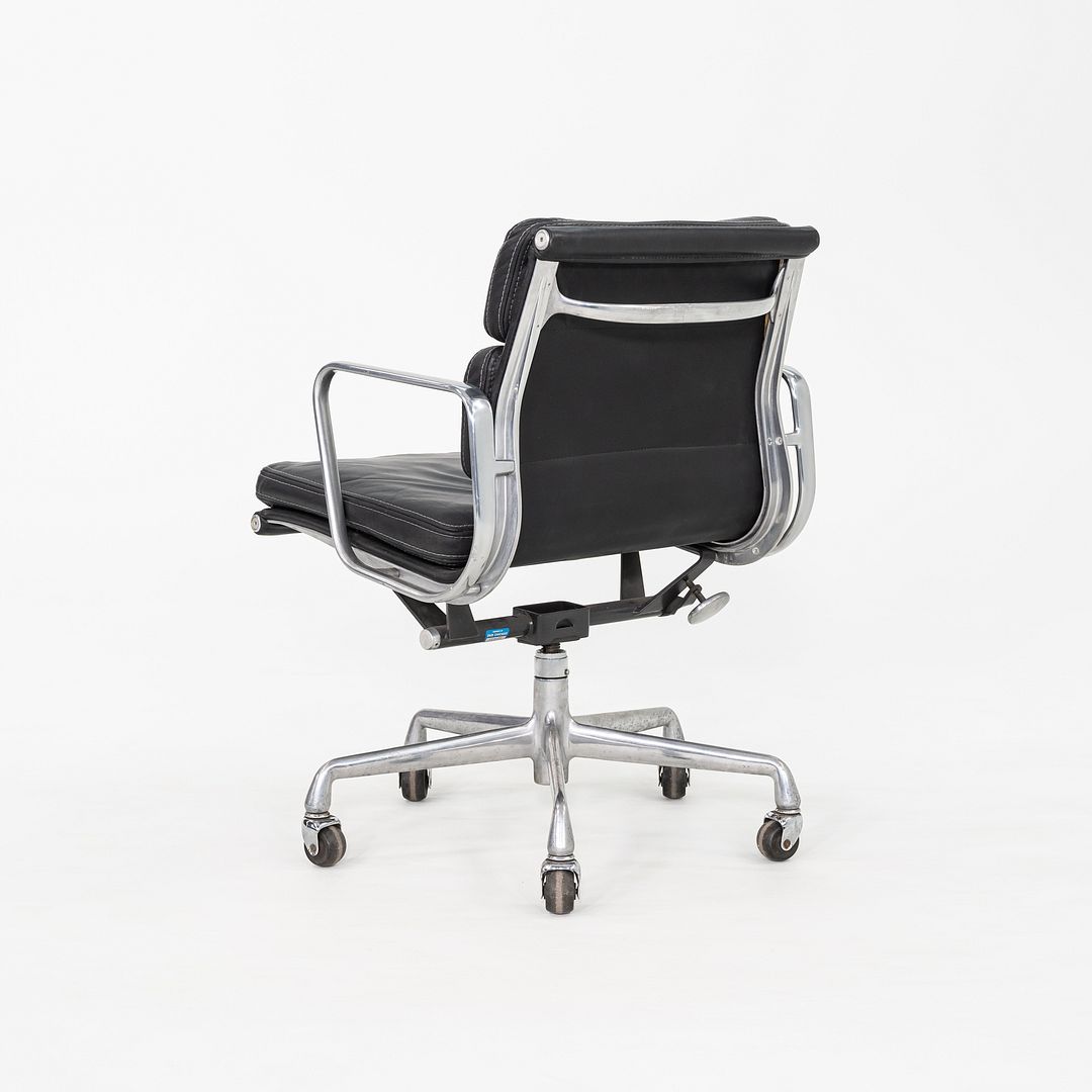 Soft Pad Management Chair, EA435