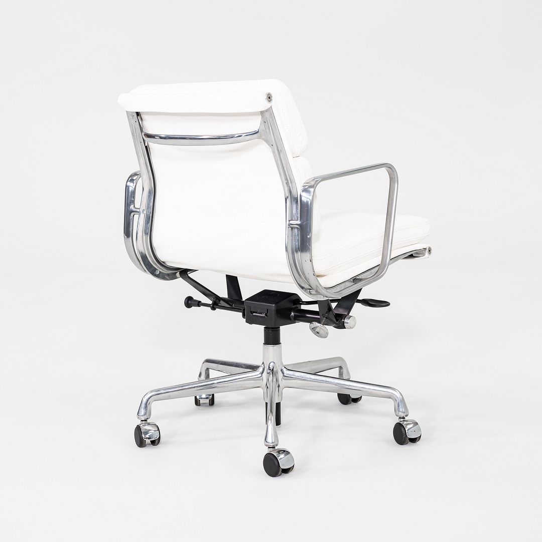 Soft Pad Management Chair, EA435