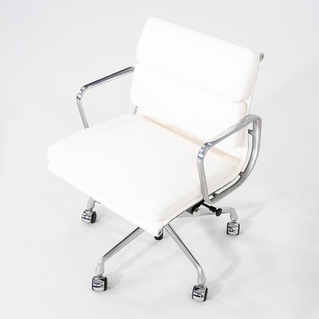 Soft Pad Management Chair, EA435