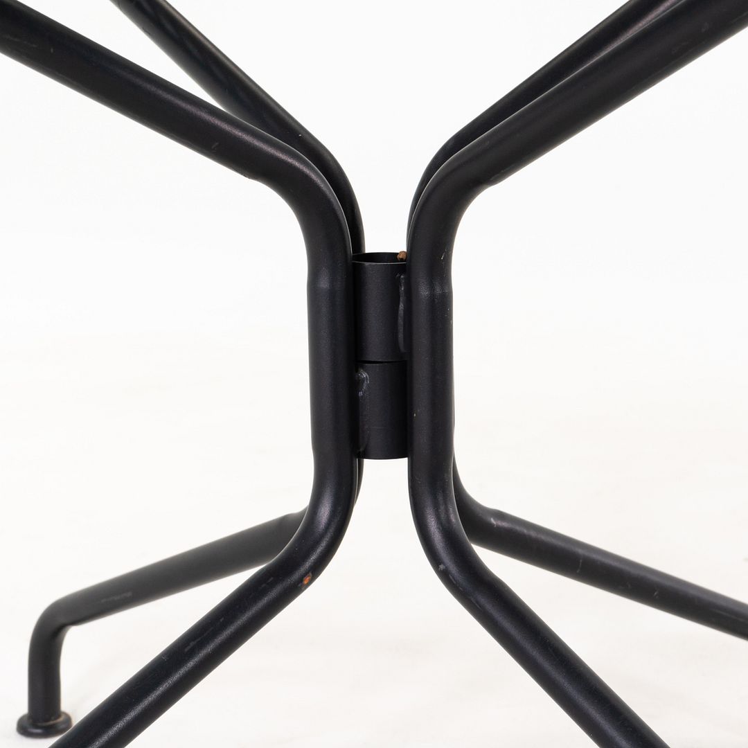 Sculptura Round Dining Table