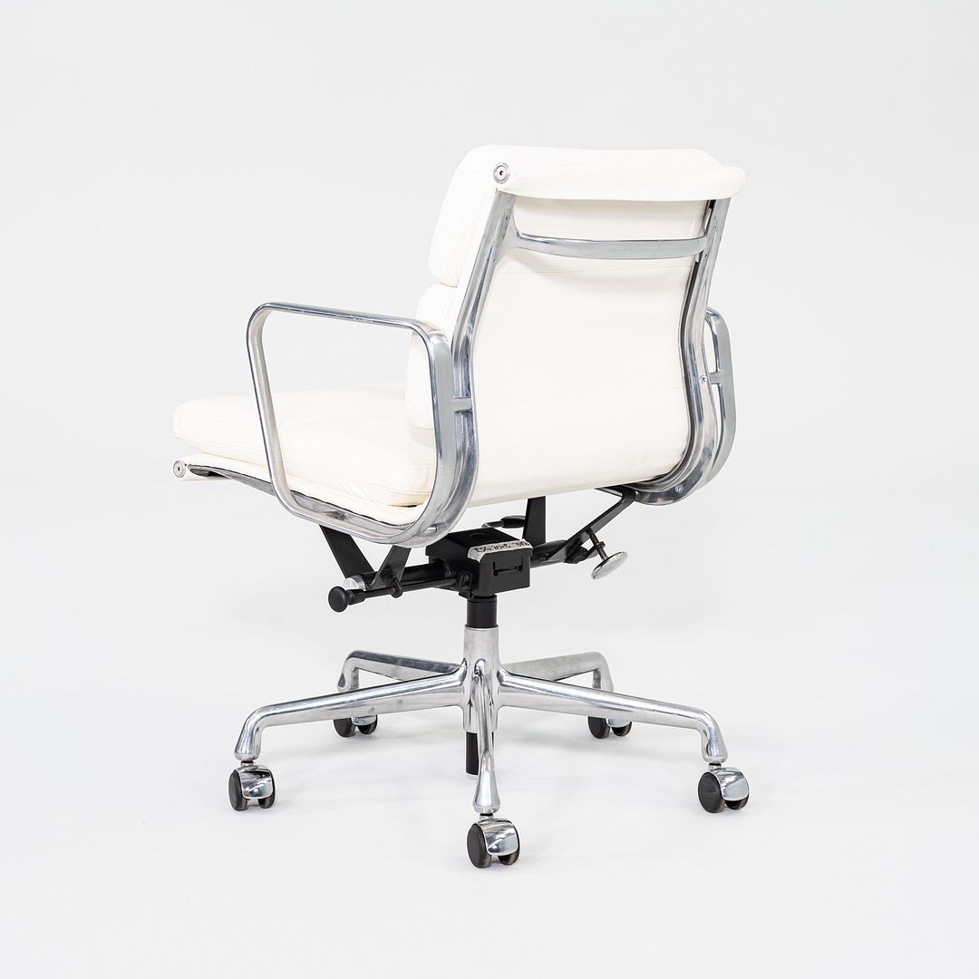 Soft Pad Management Chair, EA435