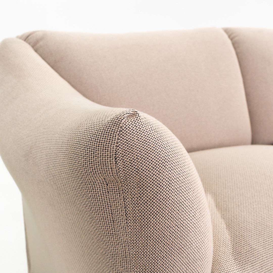 685 Loveseat Sofa