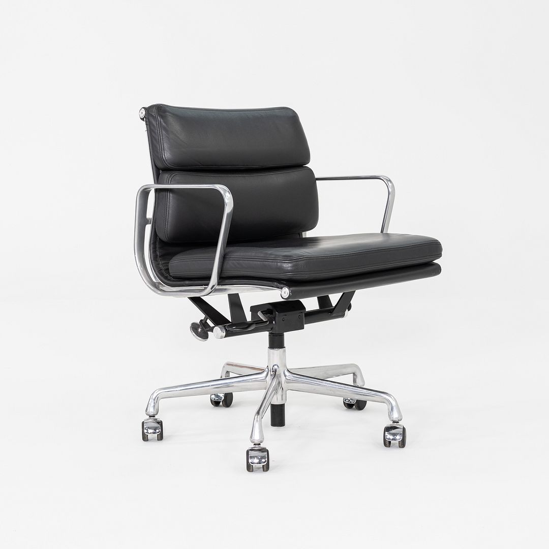 Soft Pad Management Chair, EA435