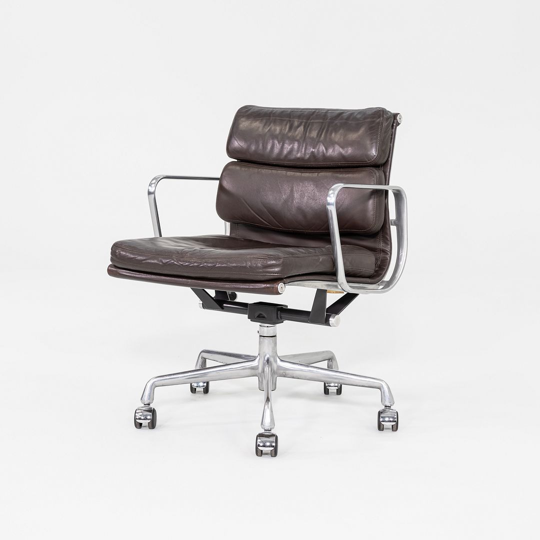 Soft Pad Management Chair, EA435