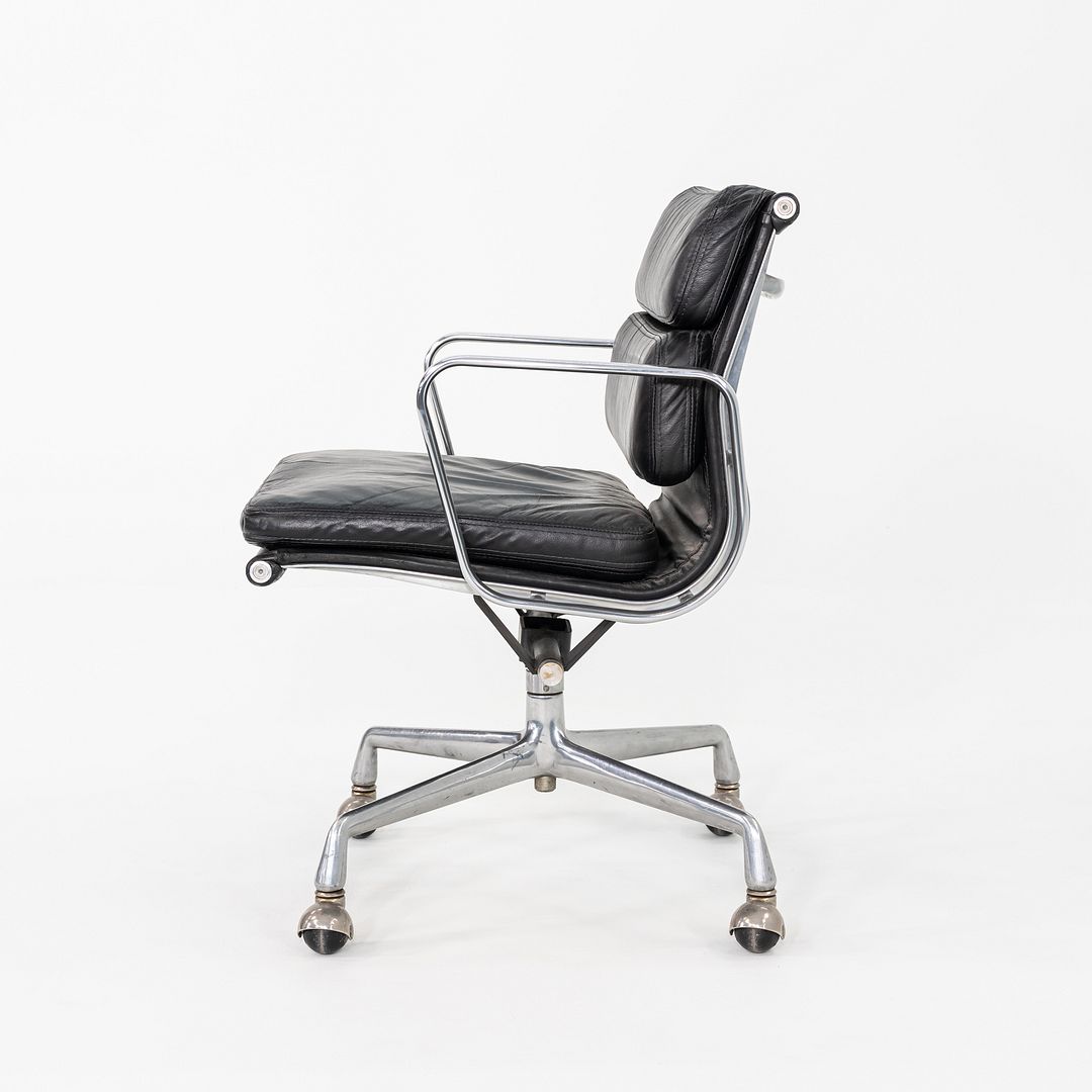 Soft Pad Management Chair, EA418