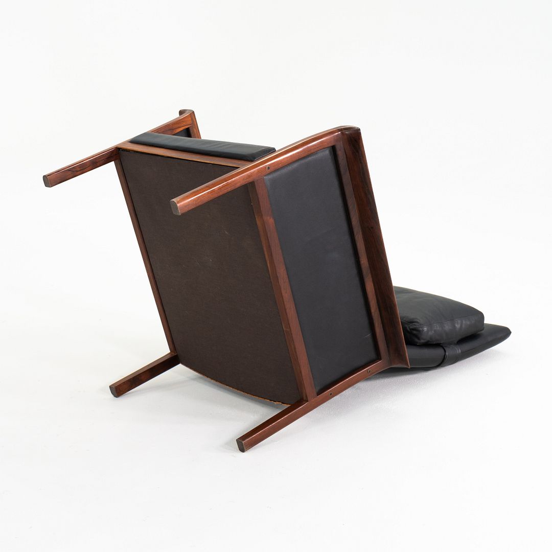 Model 924 Lounge Chair