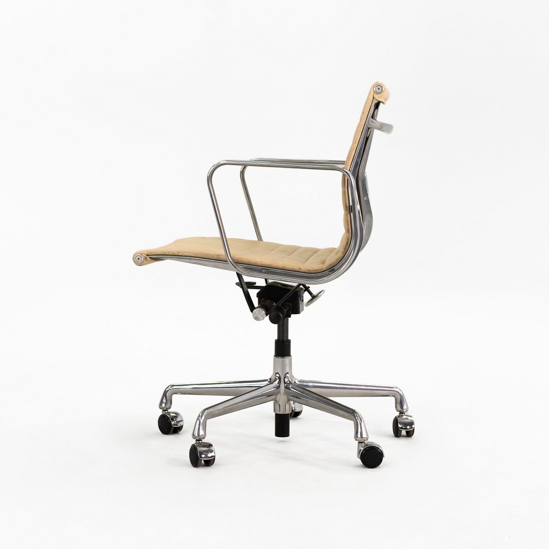 Aluminum Group Management Desk Chair, Model EA335