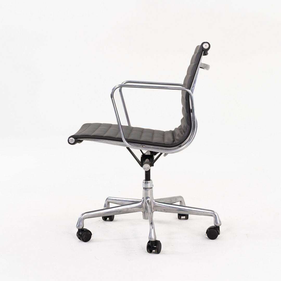 Eames Aluminum Group Management Desk Chair, Model EA335