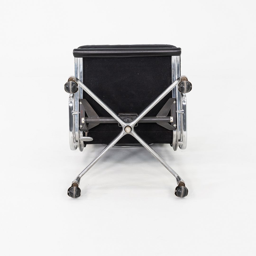 Soft Pad Management Chair, EA418