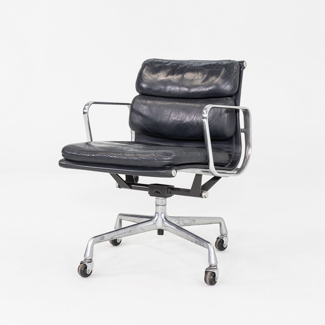 Soft Pad Management Chair, EA418