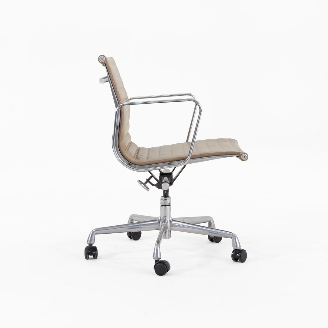 Aluminum Group Management Desk Chair, EA335
