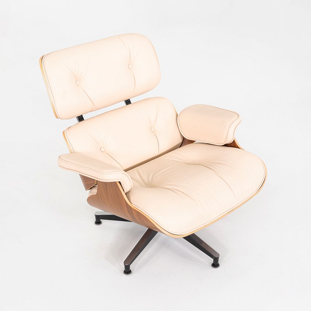 Eames Lounge Chair Model 670