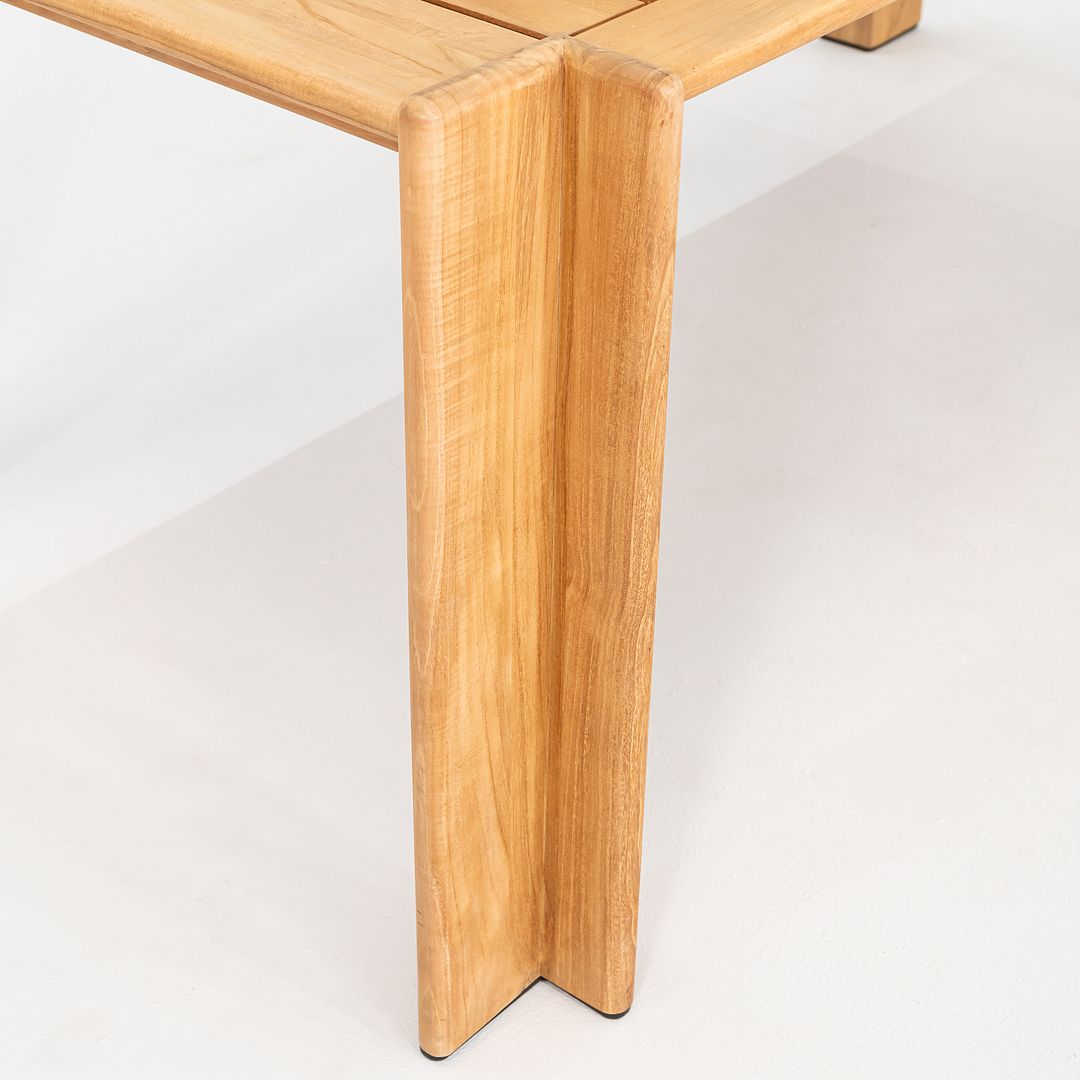 Atmosfera Dining Table