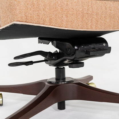 Executive Swivel Chair with Pneumatic Base