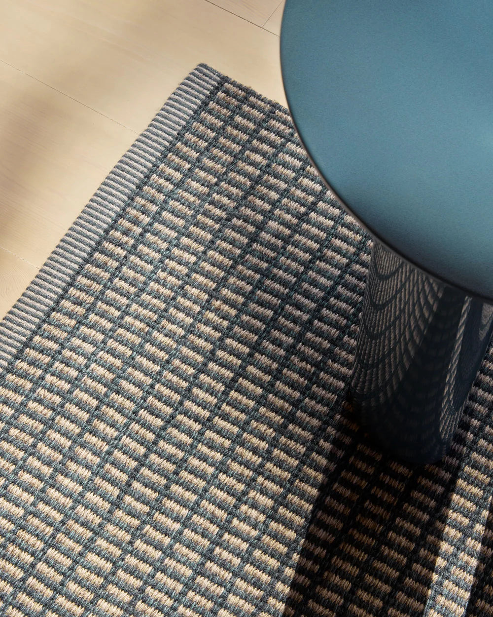 Post Icon Rug